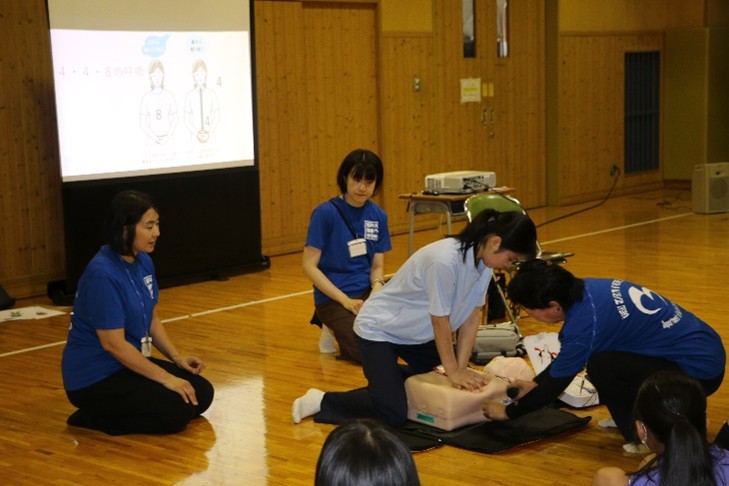 まずは北條先生が心肺蘇生のやり方を実演